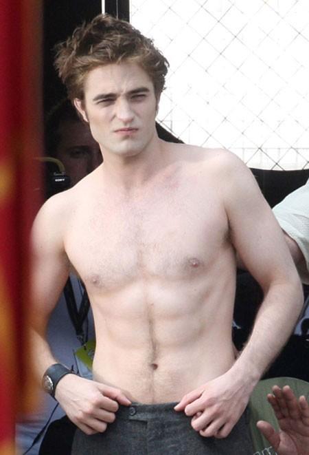 robert pattinson shirtless. Robert Pattinson shirtless